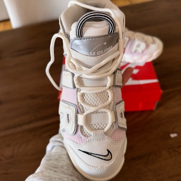 NIKE AIR MORE UPTEMPO '96 'THANK YOU, WILSON' size big kids 3Y, New in box - Picture 3 of 9